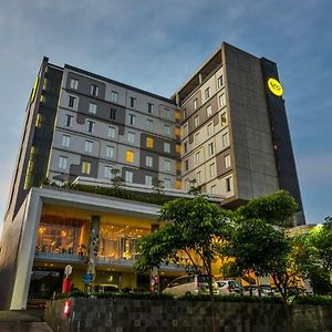 Yello Hotel Jemursari